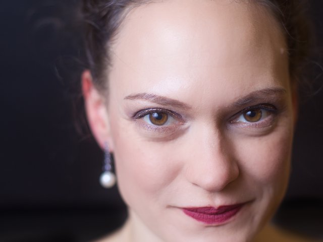 Isobella Brett (soprano, writer, dancer)